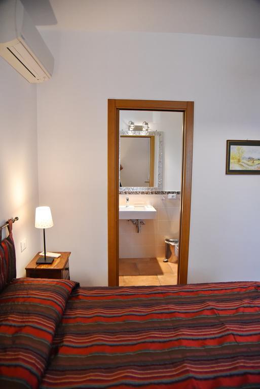 Casa Vacanze Vigna Di Valle Bracciano  Habitación foto